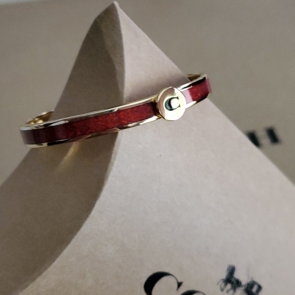 β
COACH BANGLE π₯NEW WITH TAGSβ
- Picture 7 of 12